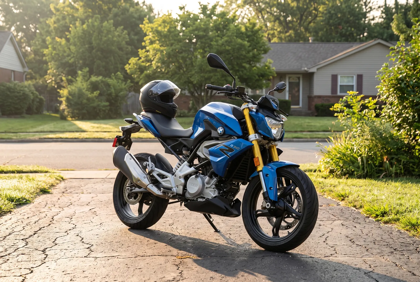Ein Reddit-Post einer stolzen Neu-Besitzerin bringt es auf den Punkt: Die G 310 R ist für viele das erste Motorrad. Wir sammeln, worauf es in den ersten Wochen wirklich ankommt.